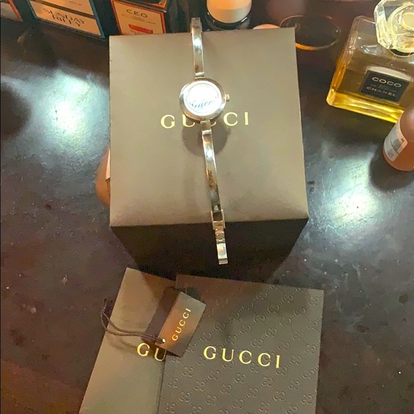 Gucci ladies band watch - Picture 3 of 6